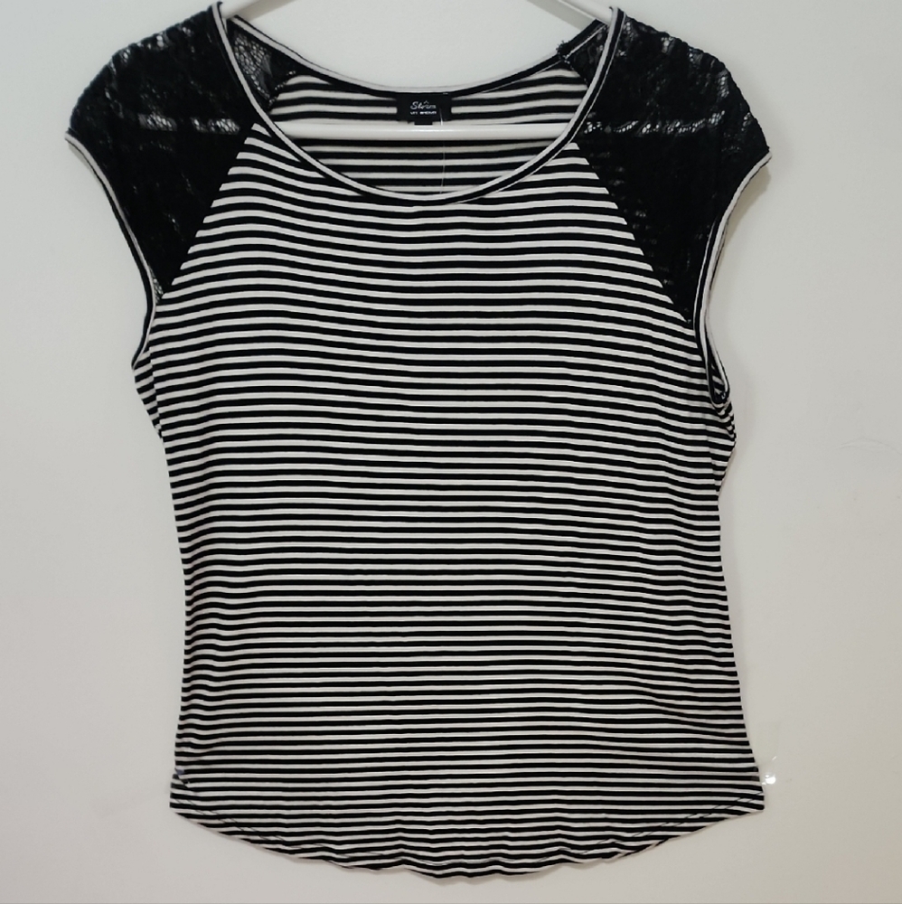 NWOT - Storm Black and White Fitted Short Sleeve Tee